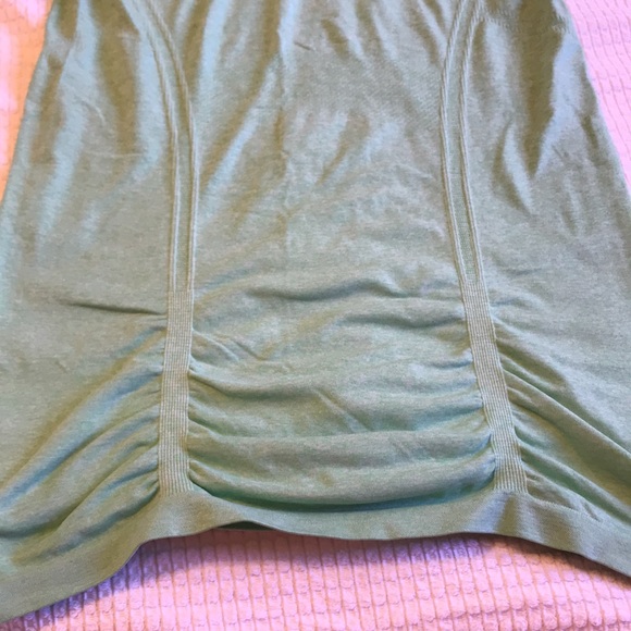 Athleta short sleeve work out top - Picture 2 of 6